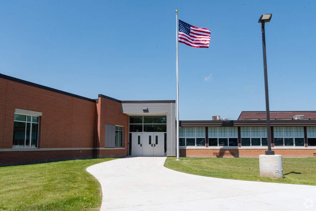 Glen Garner Elementary School building in Clio.