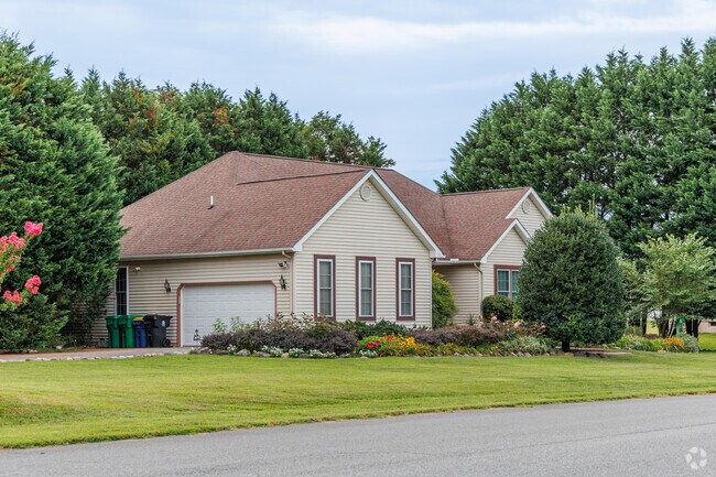 Riverview has many newer homes on large lots.