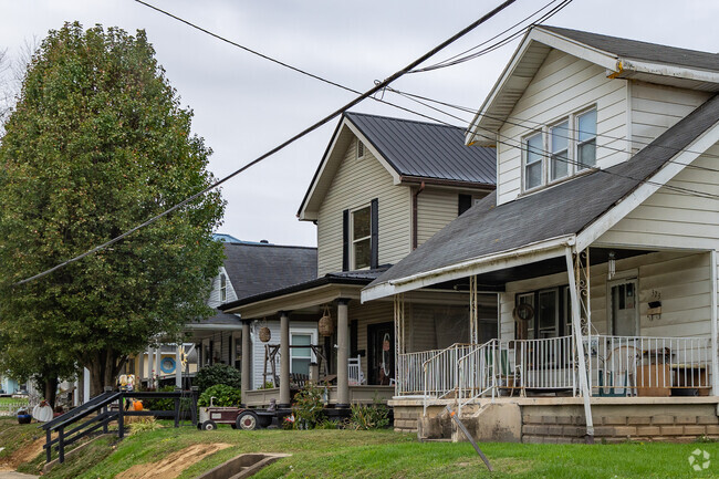 Most properties in Valley View have large grassy yards.