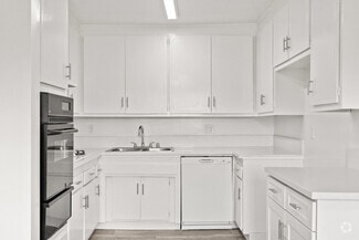 5151 Woodman Ave, Sherman Oaks, CA 91423