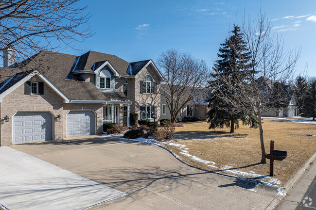 High Point Estate's New Traditional style homes are a popular choice for their large lot sizes.