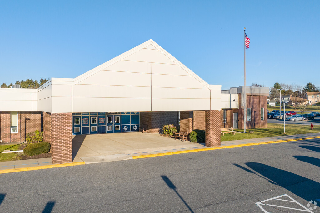 Lower Nazareth Elementary School receives an overall A- grade from niche.com.