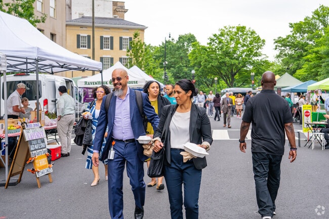 Downtown DC residents can shop  every weekend at the FRESHFARM by the White House Market.