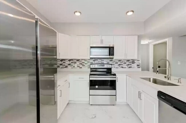 813 Pinewood Ct unit 813, Haines City, FL 33844 - photo 2