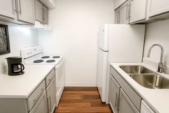 1040 Clayton Ln unit ID1335308P, Austin, TX 78723 - photo 4