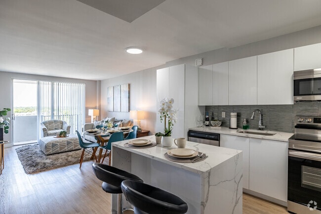 1 BR, 1 BA