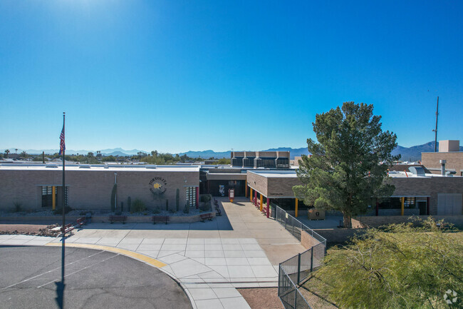 Tortolita Middle School receives a B on Niche.