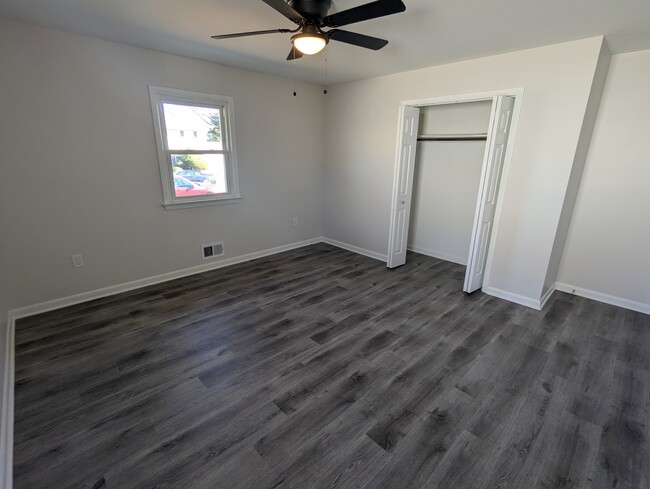 Bedroom 1 - view 2