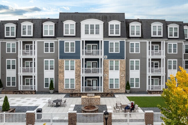 Live in a nice condo in Towson.