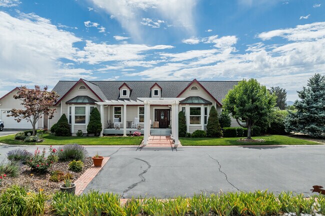 Von Uhlit Ranch is filled with beautiful ranch style homes.