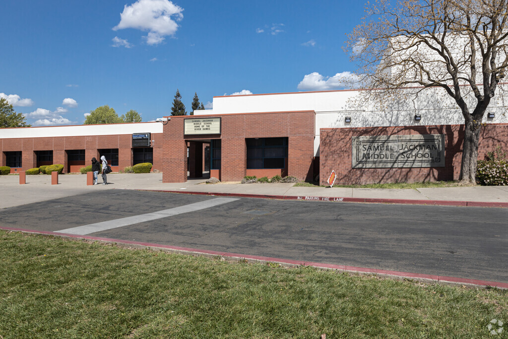 Samuel Jackman Middle School of Parkway serves about 965 7th and 8th graders.