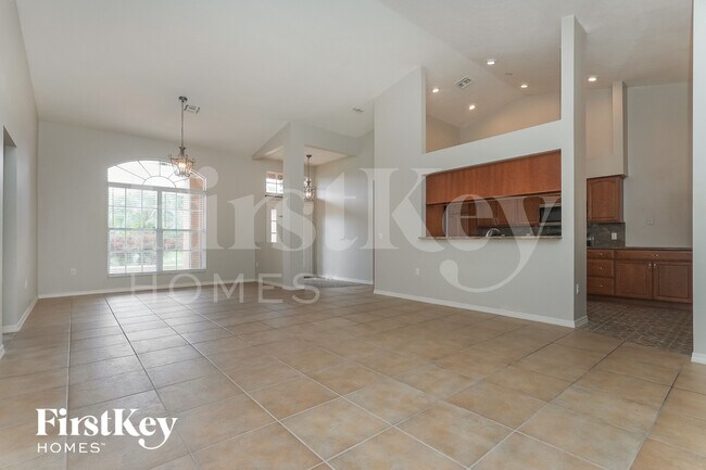 5718 Wedgefield Dr, Zephyrhills, FL 33541 - photo 4