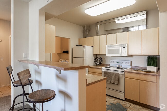1BR, 1BA - 773 SF