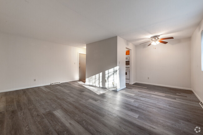 2BR, 1.5BA - 675SF