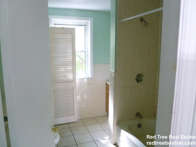 12 Verndale St unit 2, Brookline, MA 02446 - photo 2