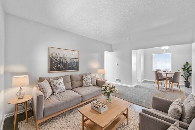 Wakonda Village and Manor Apartment Homes, Des Moines, IA 50315 - photo 3