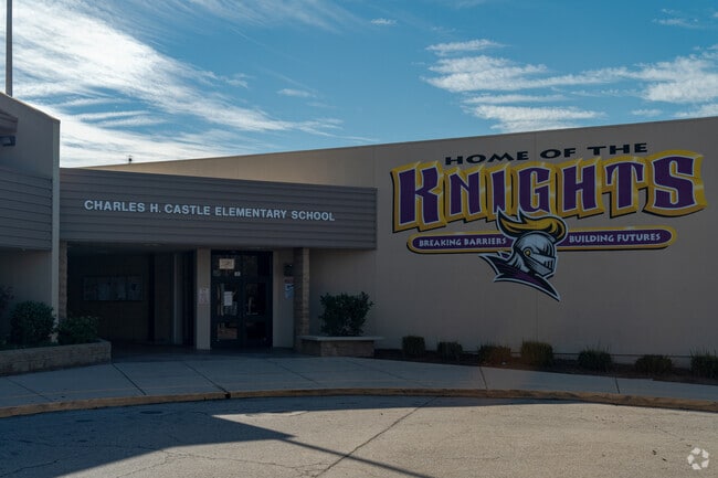 Charles H Castle Elementary has a 30:1 student - teacher ratio.