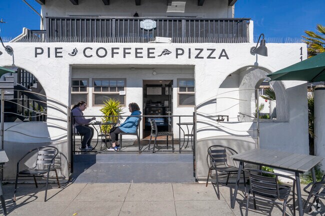 Venus Pie Trap serves up handcrafted pizzas with bold flavors and fresh ingredients, creating the perfect spot for a laid-back dining experience.