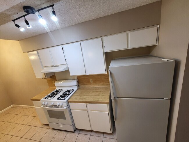 6702 Deatonhill Dr unit B, Austin, TX 78745 - photo 3