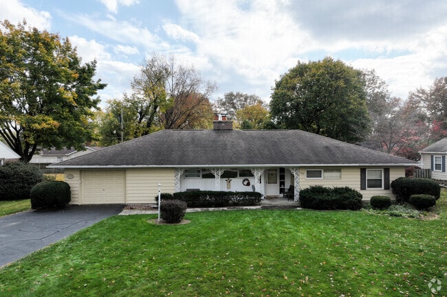 Many quiet neighborhoods can be found in Fostoria, OH.