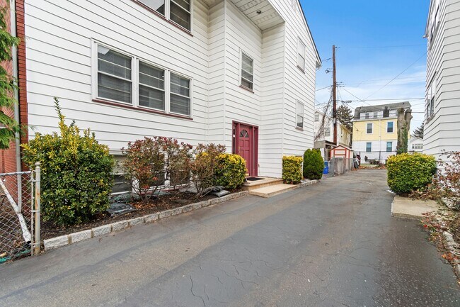 208 N Park St unit 2, East Orange, NJ 07017 - photo 2