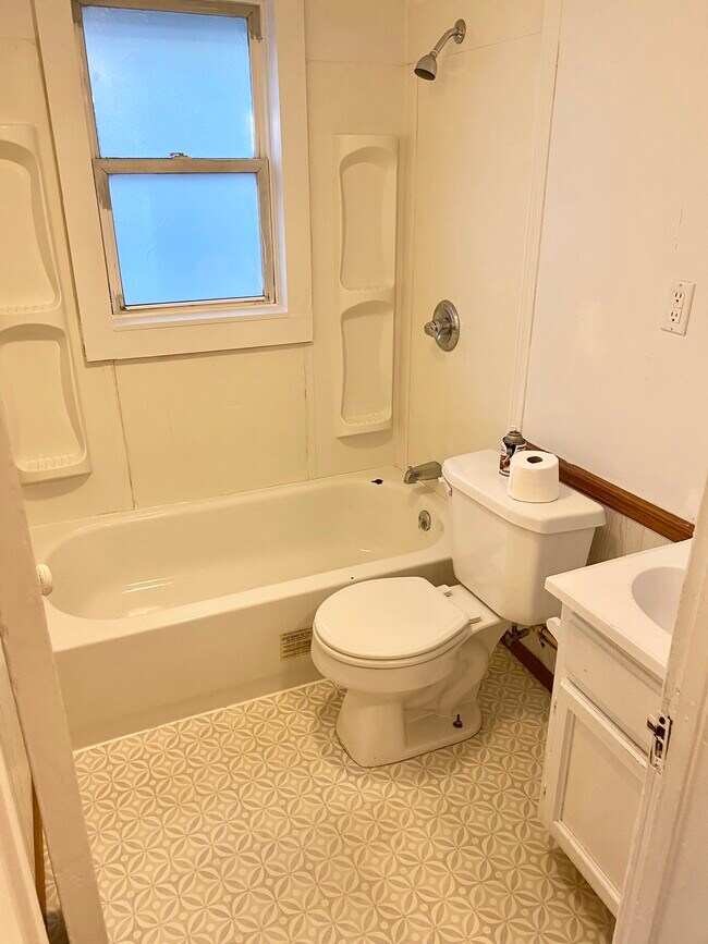 520 W Edwards St unit 2, Vandalia, IL 62471 - photo 6