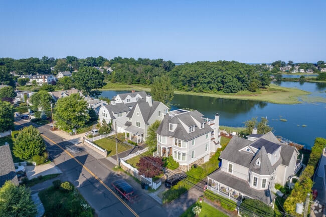 Homes in Rowayton include contemporary colonials on private lots located off winding drives.