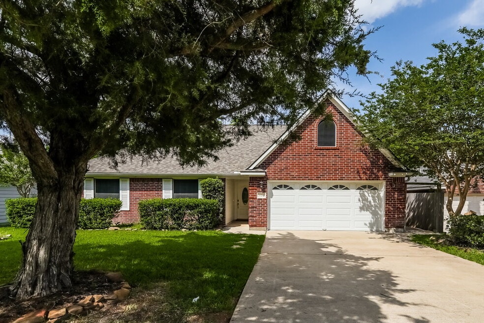 626 Fantasy Ln, Montgomery, TX 77356 - photo 1