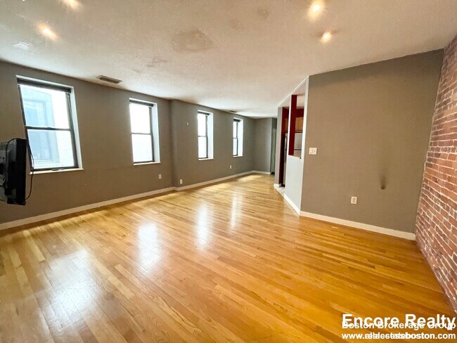 73 Gainsborough St unit 202W, Boston, MA 02115 - photo 4