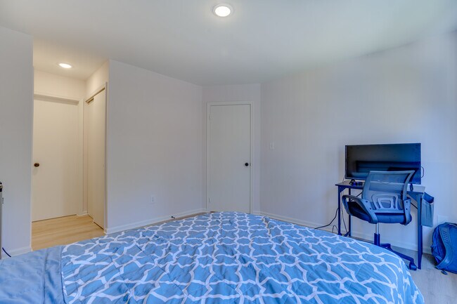 6021 Creekstone Ln unit Main Level, Centreville, VA 20120 - photo 6