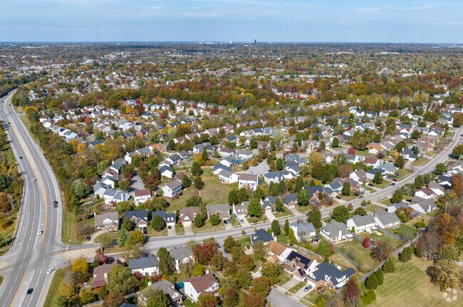 Hartland is in the suburbs, but is still only about twenty minutes from Downtown Lexington.