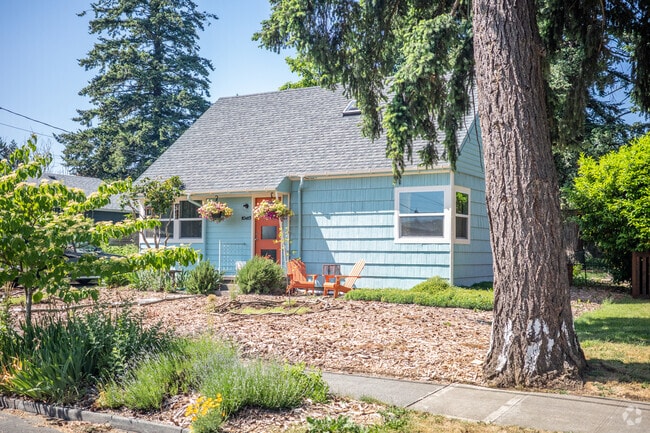 Get the day started right in Lents, OR with a morning cup of coffee right outside your door.