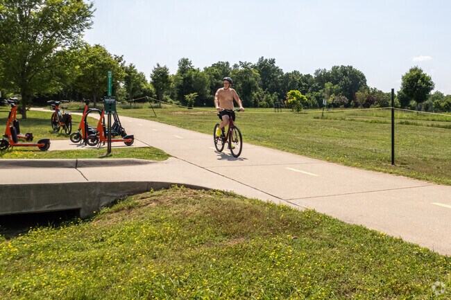 The Lake Fayetteville Trailhead is just across North Crossover Road from Copper Creek.