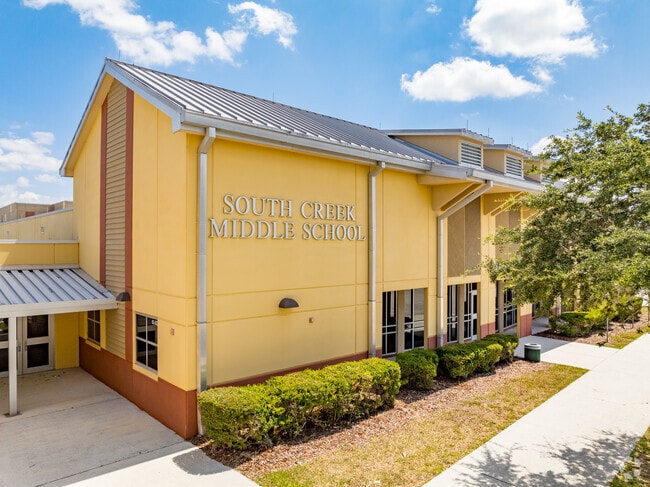 South Creek Middle School empowers students to learn and grow in a dynamic environment.