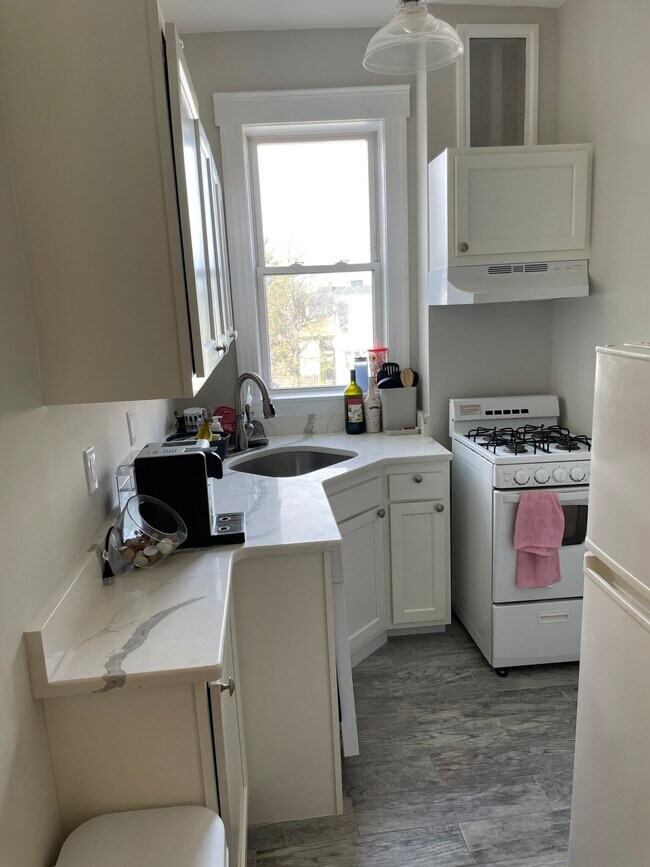 1165 Commonwealth Ave unit 5, Allston, MA 02134 - photo 3