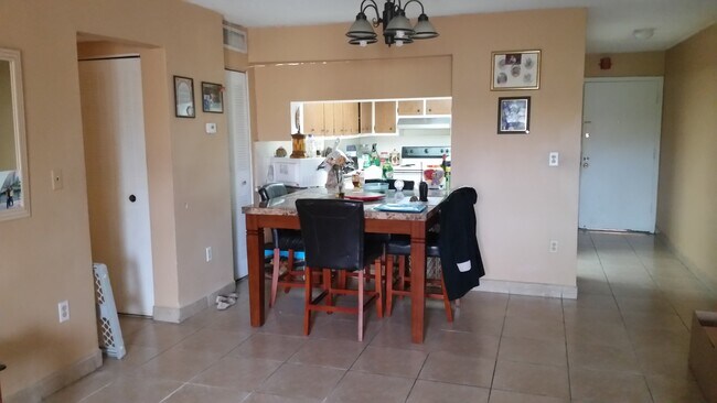 1990 W 56th St unit 1319, Hialeah, FL 33012 - photo 4