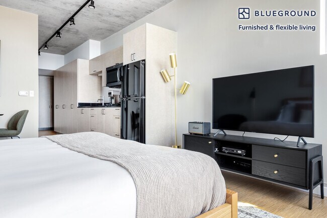 1515 N Fremont St unit FL8-ID316, Chicago, IL 60642 - photo 2