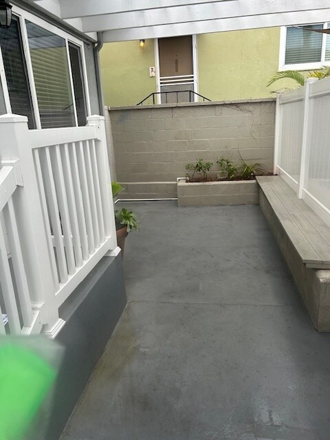 Patio with seating area- room for patio furniture set