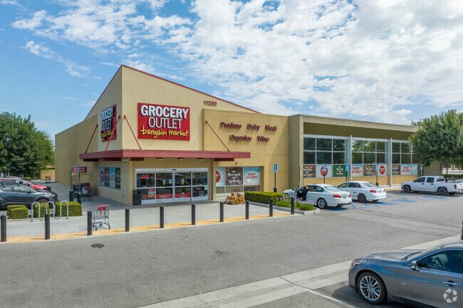 Not far out of the neighborhood is available grocery options like Grocery Outlet, in Bakersfield