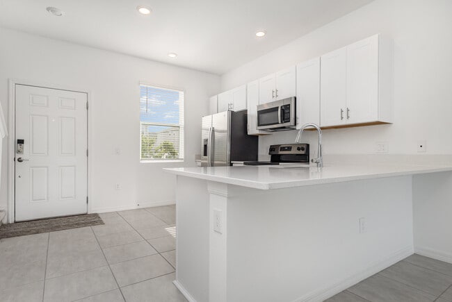 2037 Viewfinder St, Kissimmee, FL 34758 - photo 3