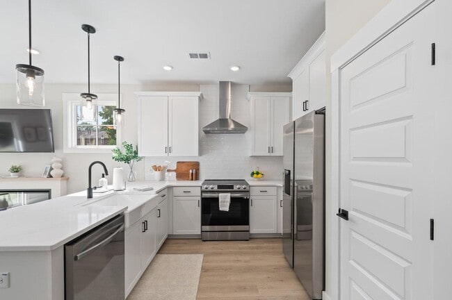 352 Bremerton Dr, Goose Creek, SC 29445 - photo 6