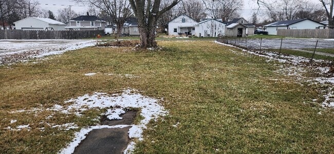 320 Grant St, Wilmington, OH 45177 - photo 2