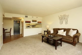 2745 Birchcrest Dr SE, Grand Rapids, MI 49506