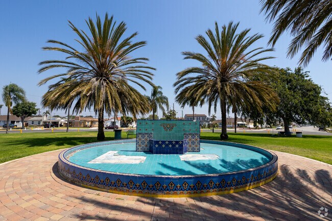 Circle Park in Manchester Square features a fountain surrounded by palm trees and quiet streets.