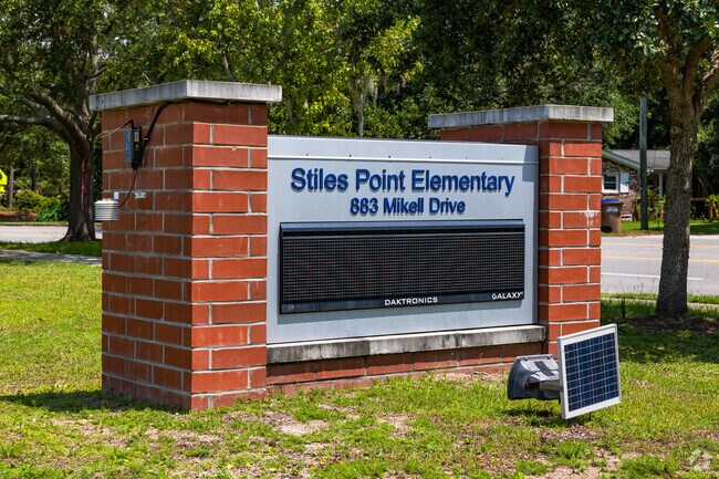 Welcome to Stiles Point Elementary School in Charleston.