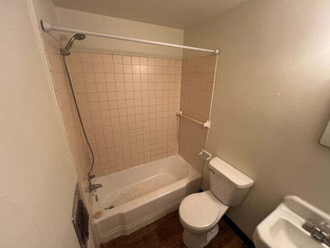 413 10th St S unit 413, La Crosse, WI 54601 - photo 4