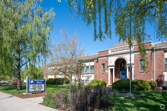 Sandy Grade School 03