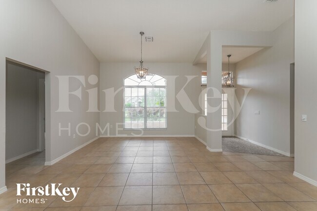 5718 Wedgefield Dr, Zephyrhills, FL 33541 - photo 2