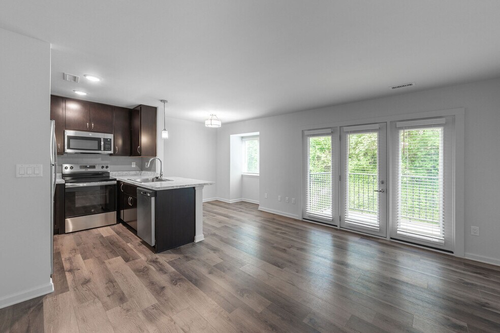 Montclair in the Woods, Cincinnati, OH 45211 - photo 1