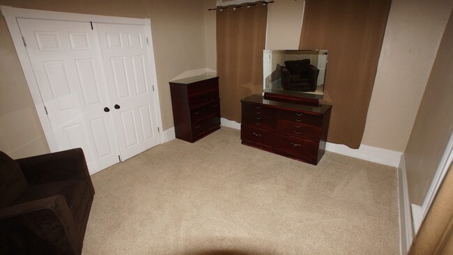 2002 W 4th St unit A, Davenport, IA 52802 - photo 5